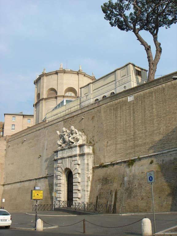 Innvatican Gasthuis Rome